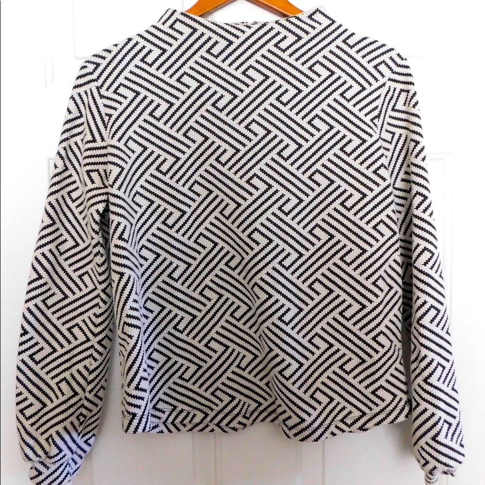 Black and white geometrical sweater